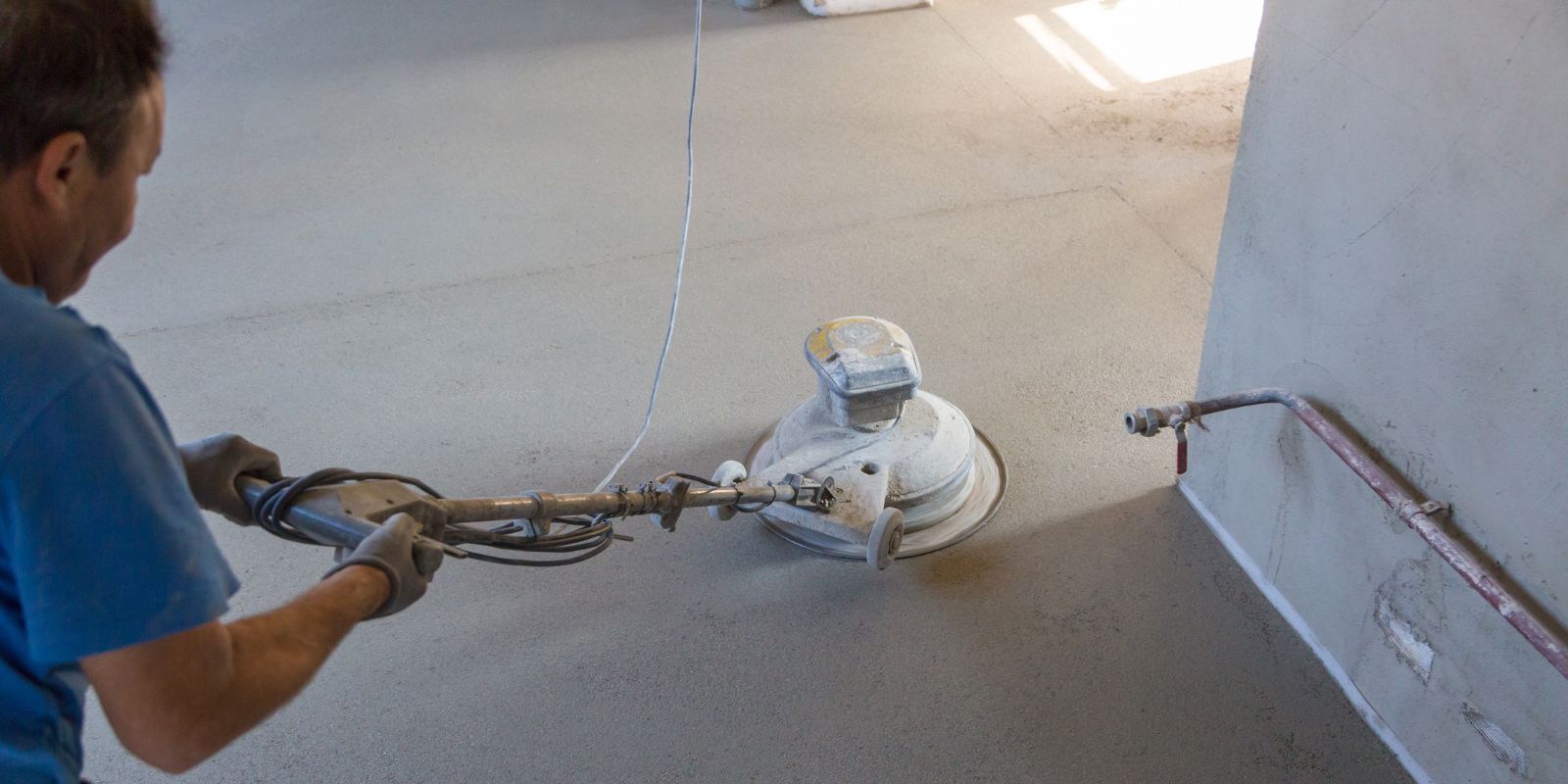 Wylewki maszynowe w Nowym Targu podczas realizacji w domu jednorodzinnym – równomierne rozprowadzanie mieszanki podłogowej